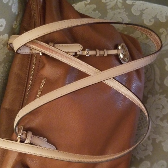 Authentic Michael Kors Leather tote - Picture 8 of 8